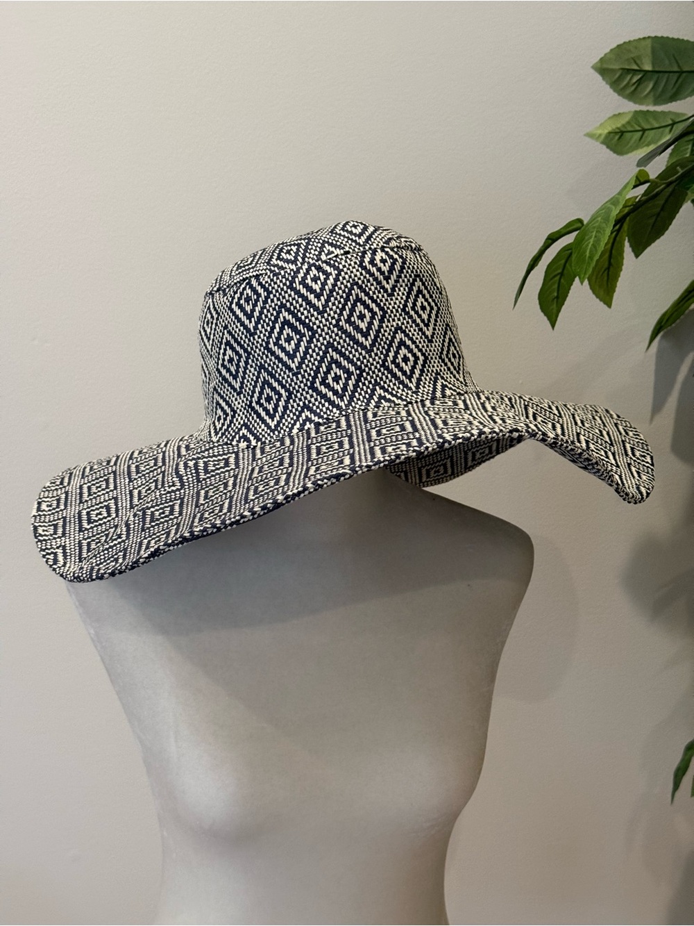 Women's Wide-Brim Sun Hat - Light Blue & White Geometric